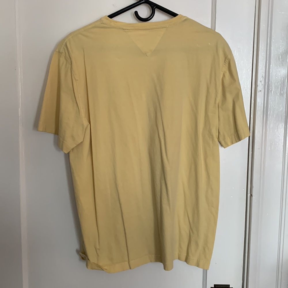 Tommy Hilfiger XL Yellow T-Shirt - Picture 3 of 3